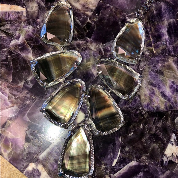 Kendra Scott Harlow Black Mother of Pearl necklace - Picture 4 of 8